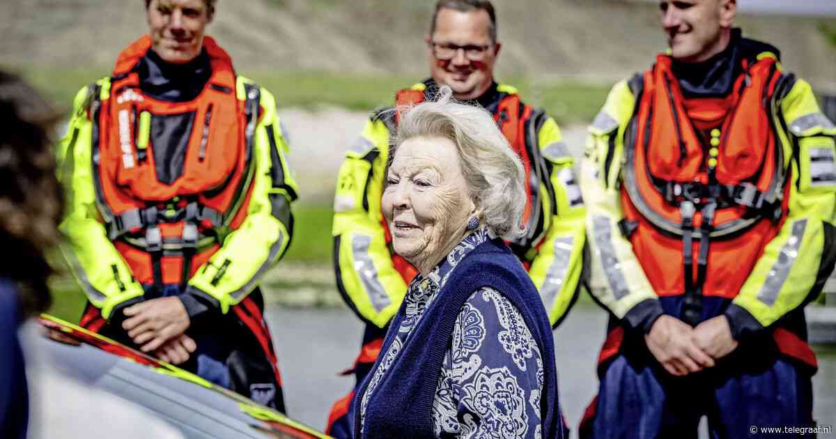 Emoties bij bezoek prinses Beatrix aan jubilerende KNRM: ’Lichaam is nooit gevonden’
