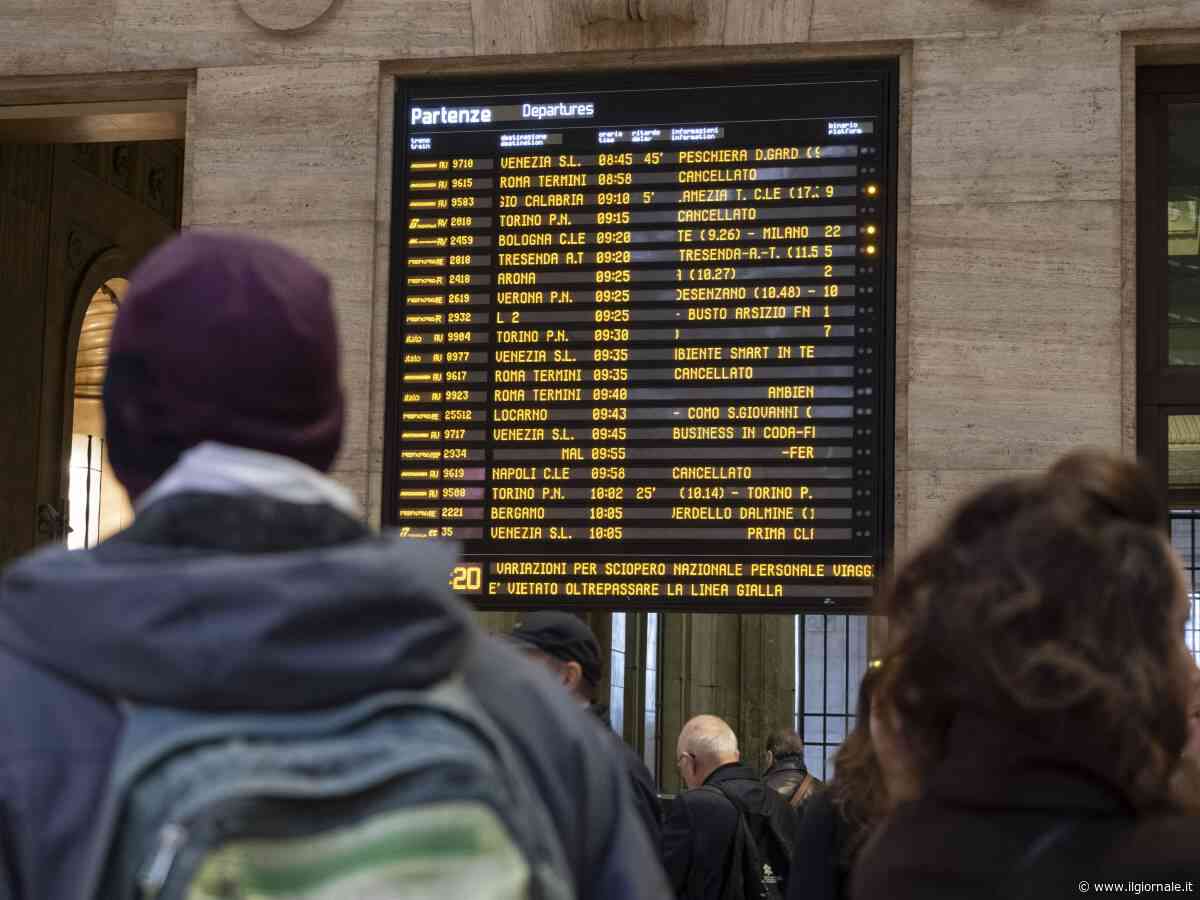 C’è la prima messa del Papa, rimandato lo sciopero dei treni