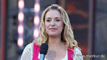 Promi-Alarm bei Stefanie Hertel: Diese Stars feiern 30 Jahre „Wenn die Musi spielt“