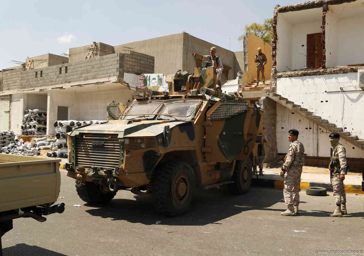Libia, media: “Truppe di Haftar verso Sirte”. Ancora scontri a Tripoli, Tajani: “Valutiamo l’evacuazione degli italiani”