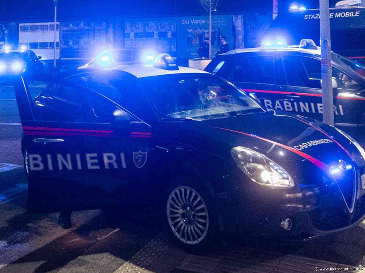 Carabiniere aggredito da ladro con coltello spara e ferisce rapinatore e una donna
