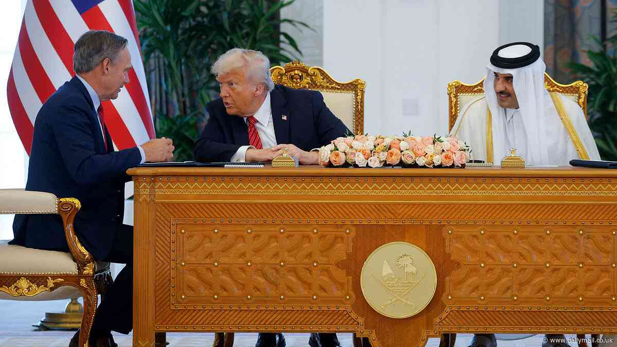 Donald Trump makes $200 BILLION Qatar plane deal with Boeing official: Live updates