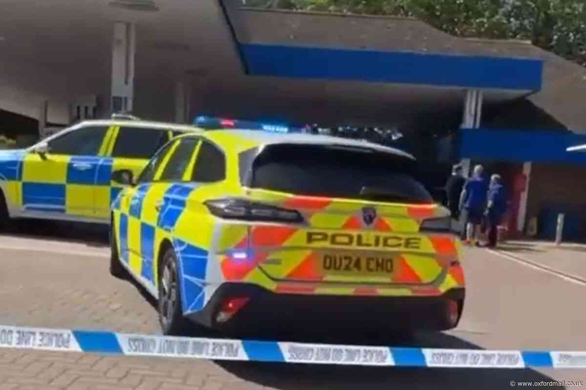 Police rush to Oxfordshire petrol station after cars crash into building