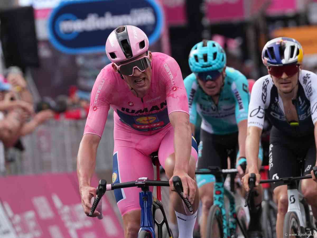 Giro d’Italia, fuga spettacolare di Bais e Milesi. A Matera vince ancora Pedersen