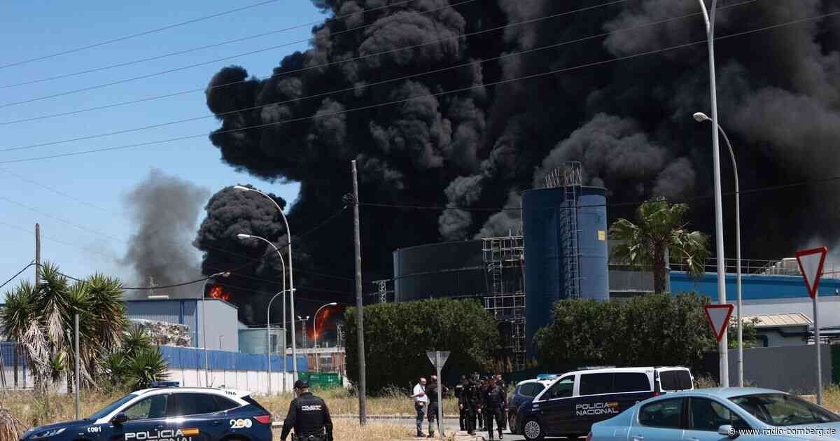 Chemie-Explosion: 77.000 Spanier sollen nicht ins Freie