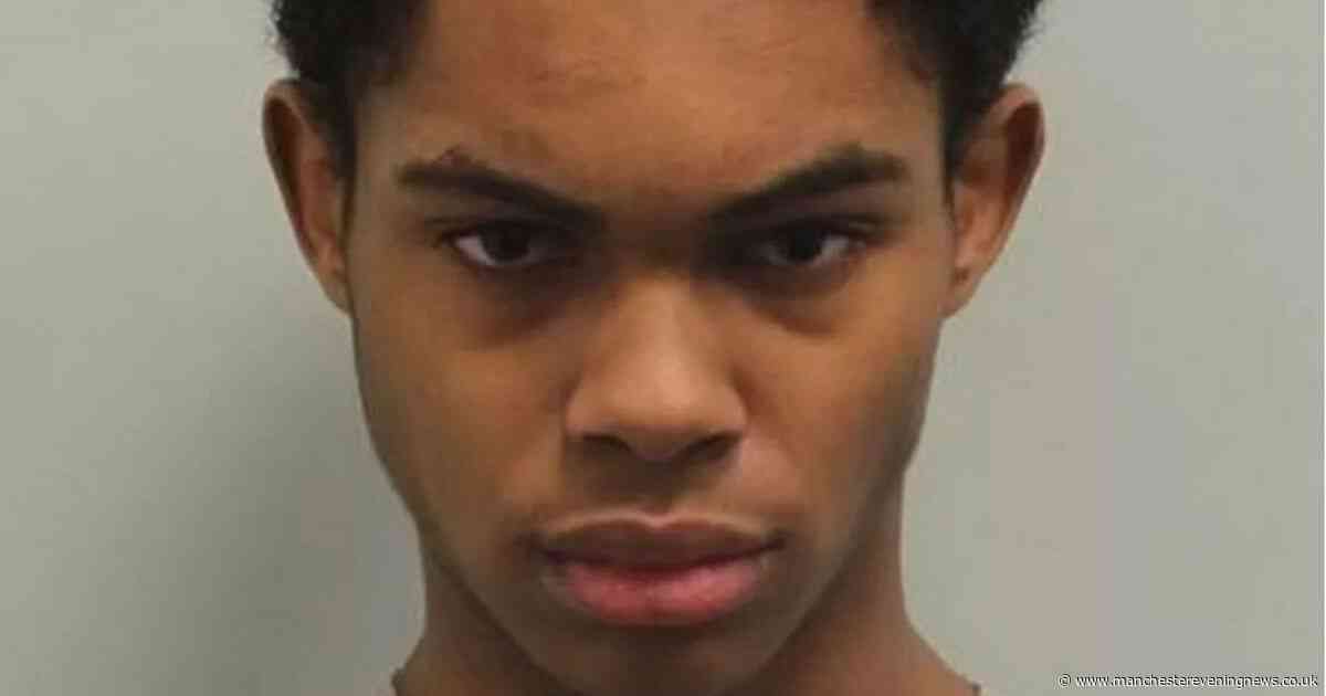 Murderer scrolled Snapchat behind bars with 'fearsome' knife in his trousers
