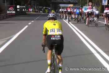 VIDEO. Wout van Aert laat vroegtijdig lopen en sprint niet mee in vijfde Giro-etappe: “Maar hij voelt zich al wat beter”