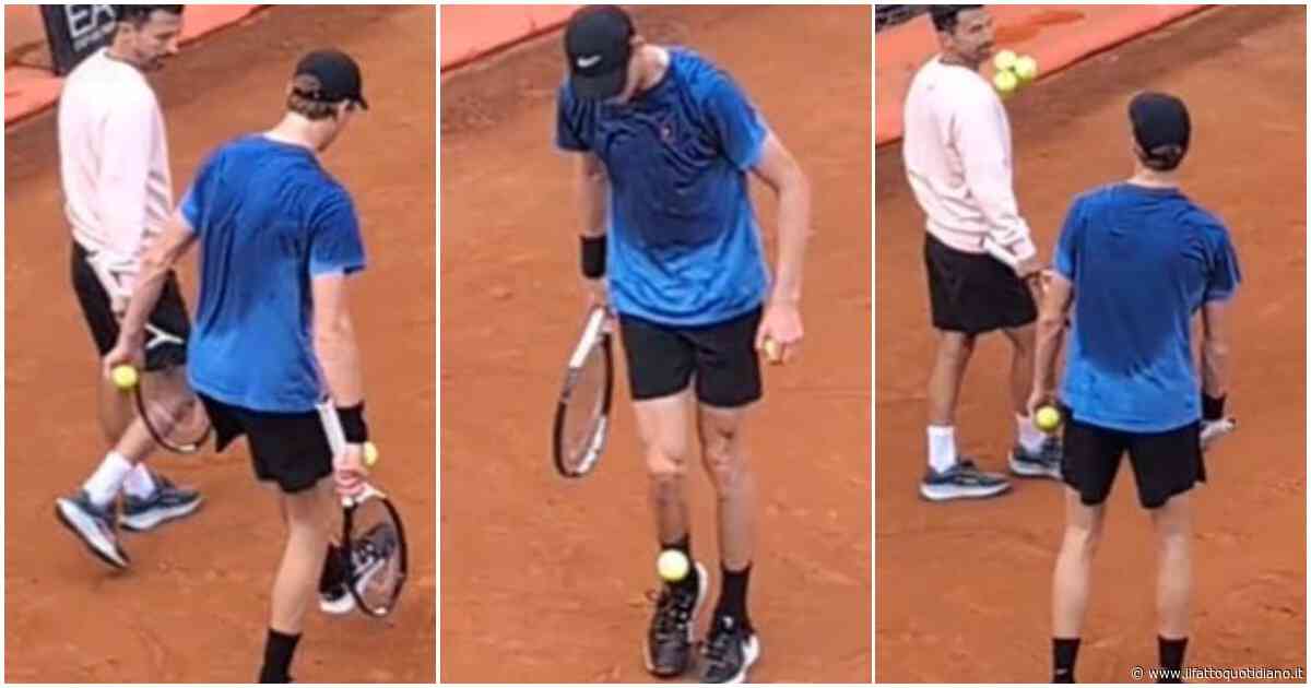 Sinner bravo anche con i piedi: i palleggi infiniti con una pallina da tennis
