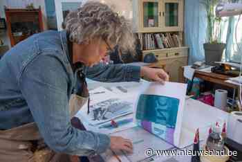 Chris Perdieus opent haar atelier met gelli’s: “Het duurt minstens twee dagen voor een werk klaar is”