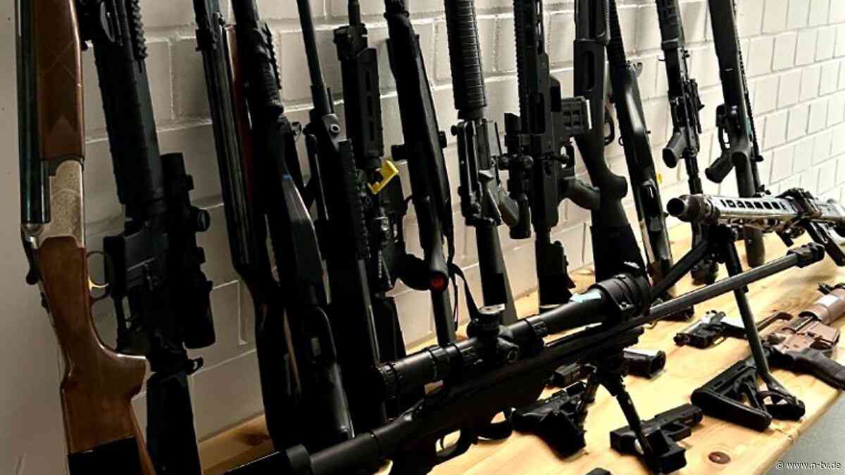 Kampf gegen "Reichsbürger": Polizei fasst Mann mit Waffenarsenal und Bunker