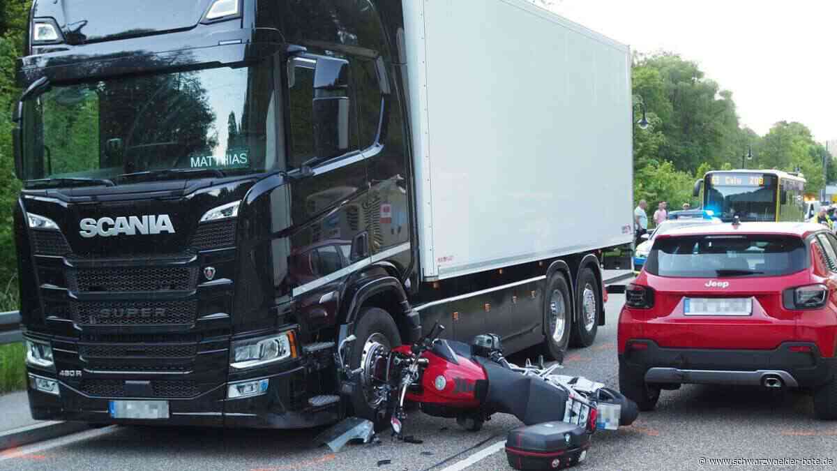 Unfall auf B 294 bei Höfen: Motorradfahrer bei Unfall schwer verletzt