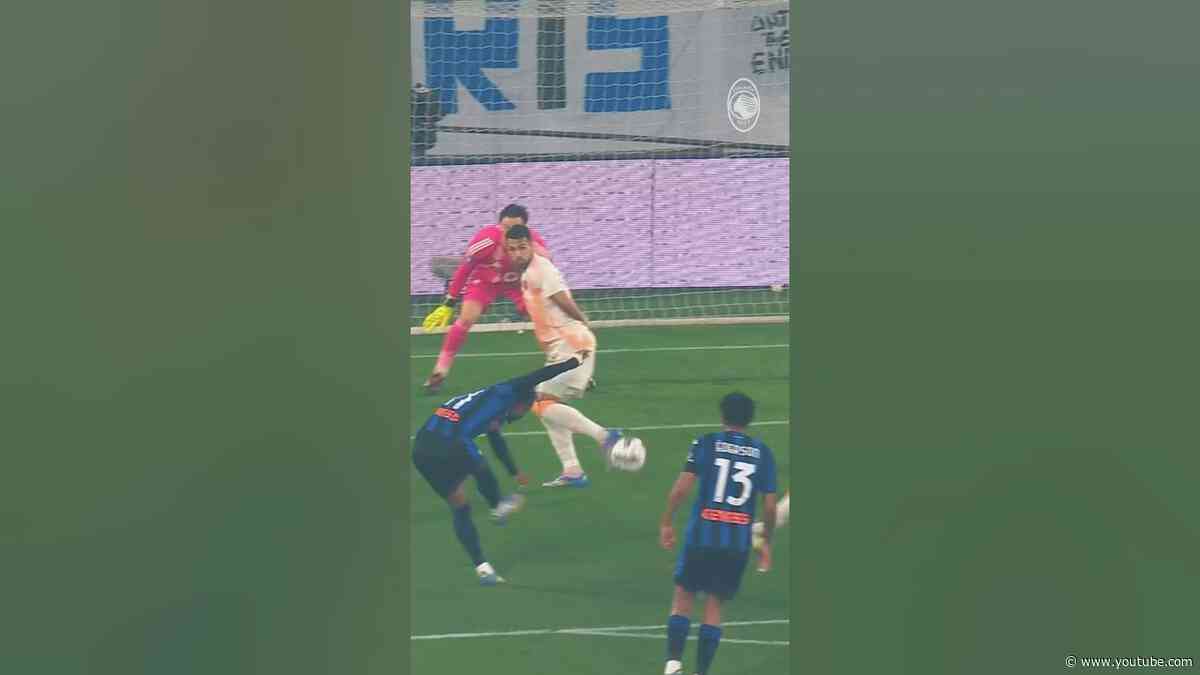 That body feint 🤯 #AtalantaRoma #SerieA