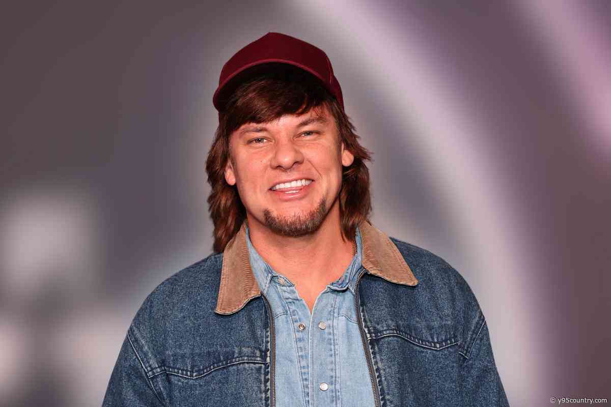Theo Von Throat-Grabbed a Fan + Everyone Had the Same Response