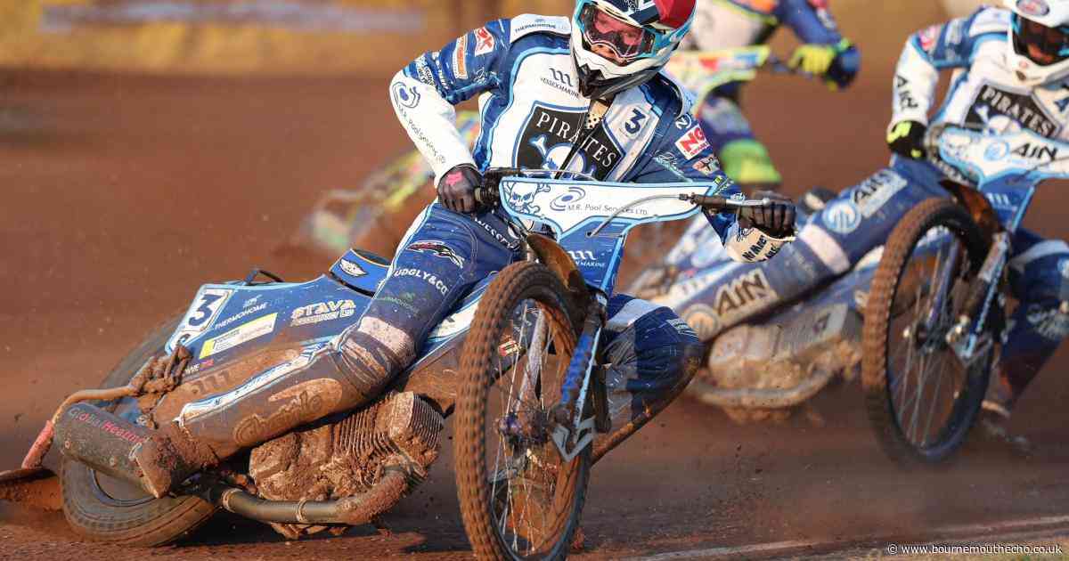 Rowe maximum propels Pirates to perfect start to Championship defence