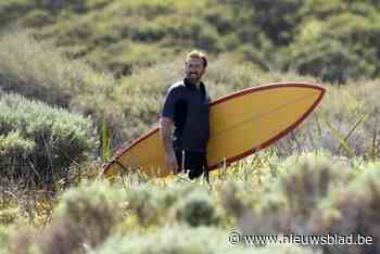 RECENSIE. Nicolas Cage tript op een zonnesteek in ‘The surfer’