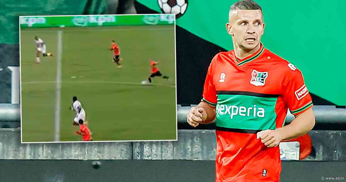 Bryan Linssen maakt wereldgoal van eigen helft, AZ wint na spektakel van Twente
