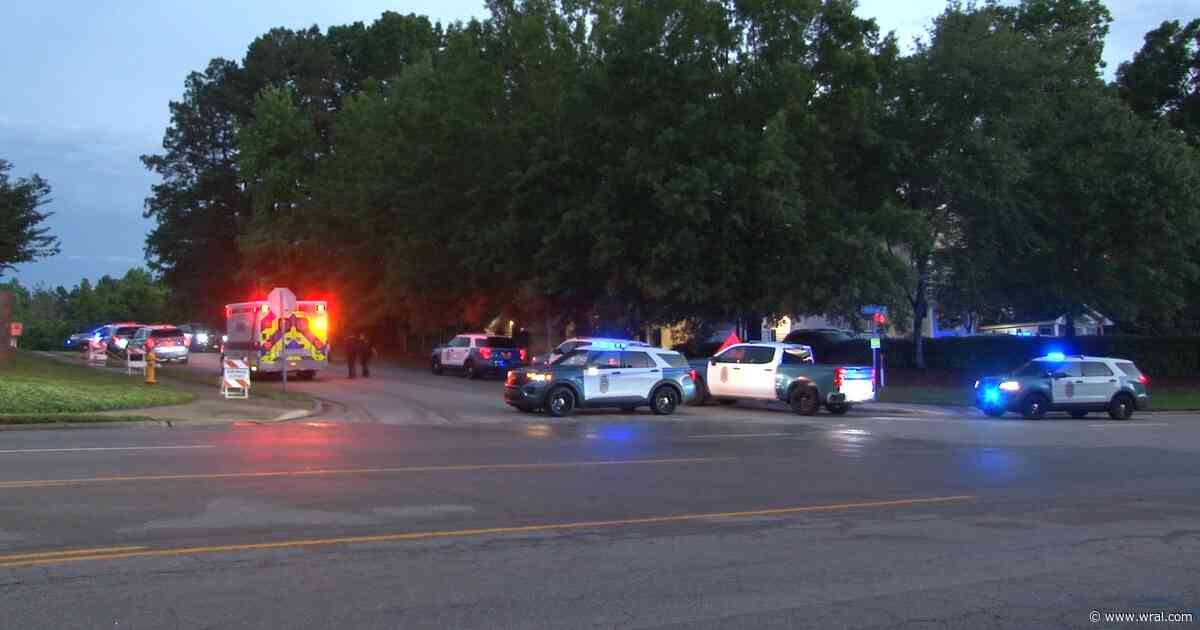 Man stabbed at Raleigh gas station, suspect in standoff with police nearby