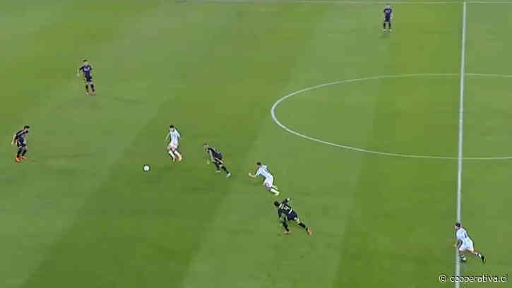 [VIDEO] Solari anotó el tercero para Racing tras un grosero error defensivo de Colo Colo