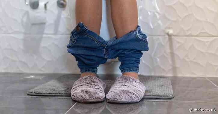 This is how many times you should pee in a day, according to your age