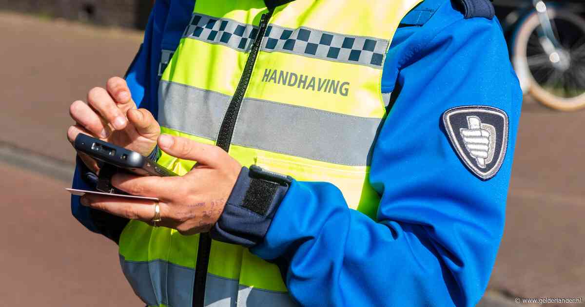 Gemeente wil van zieke handhaver af die maandenlang afspraken niet nakomt, hij ziet dat heel anders
