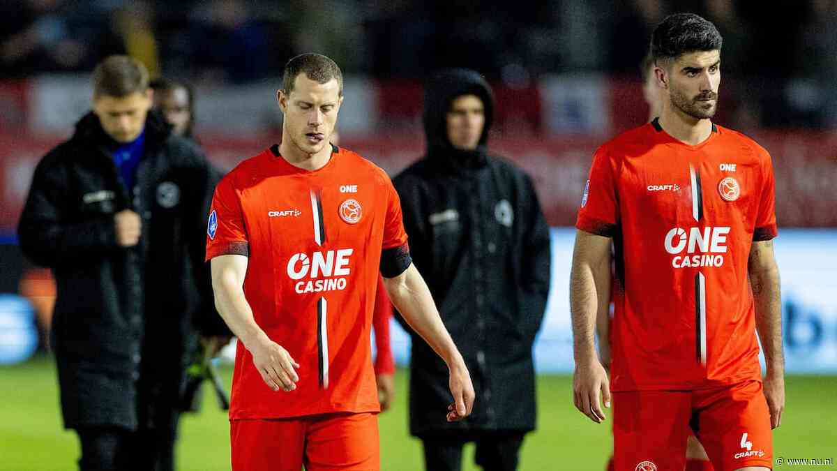 Almere City bedroefd na degradatie uit Eredivisie: 'Hebben het zelf laten liggen'