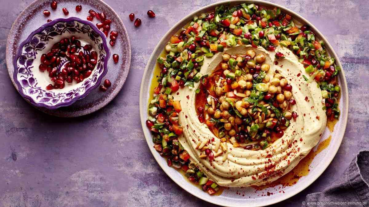 Das Geheimnis für den cremigsten Hummus mit Taboulé-Topping