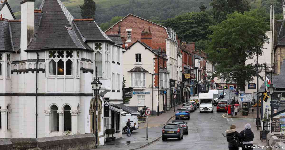 Tourist hotspot town in North Wales introduces new measures amid gridlock struggles