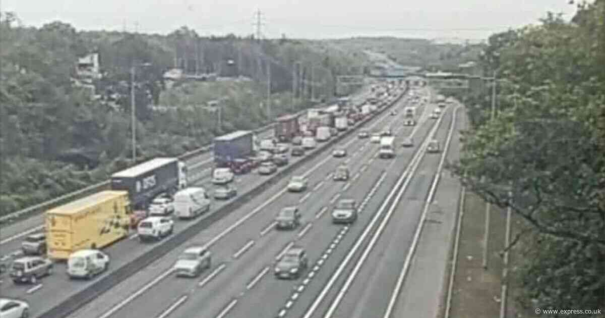 M25 closed LIVE: Traffic on major as horror crash sparks delays