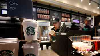 Alles auf die grüne Schürze: Starbucks verärgert Beschäftigte mit neuen Kleidungsvorschriften