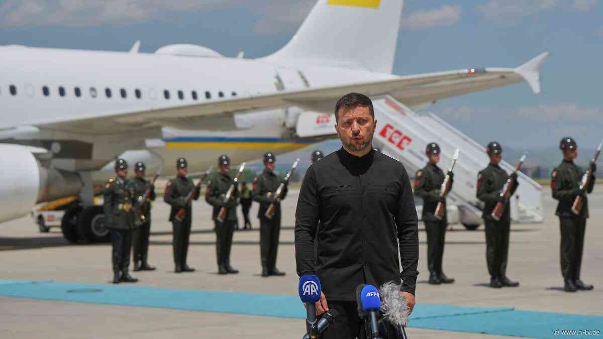 Präsident in Ankara eingetroffen: Selenskyj: Russische Delegation ist nur "dekorativ"