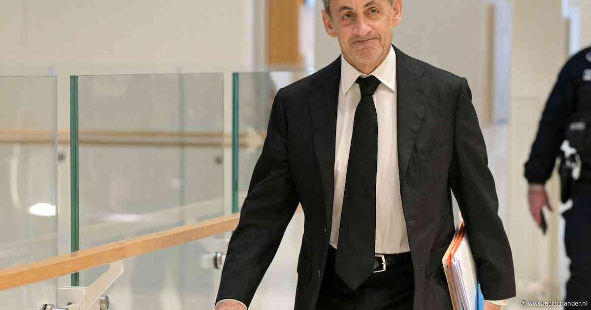 Franse oud-president Sarkozy mag enkelband af doen en is voorwaardelijk vrij