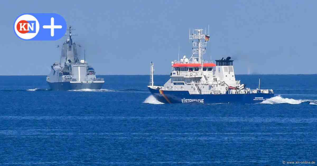 Russische Fregatte der Schwarzmeerflotte auf dem Weg ins Mittelmeer