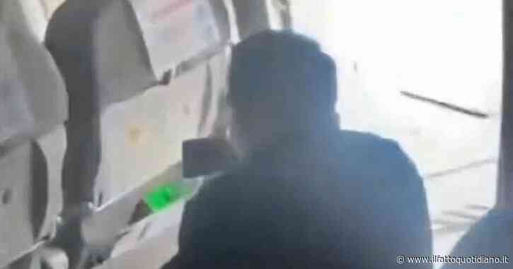 “Volevo solo prendere un po’ d’aria fresca”: passeggero apre il portellone d’emergenza dell’aereo durante il volo