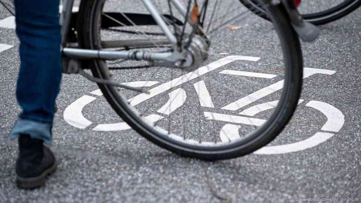 Radlerinnen kollidieren in Wolfenbüttel: Frau wird verletzt