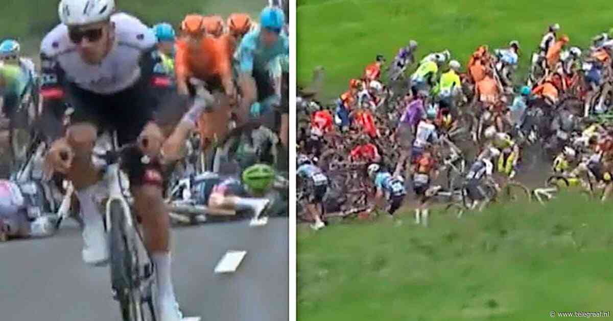 VIDEO Halve peloton ten val in de Ronde van Hongarije: tientallen renners onderuit bij zware crash