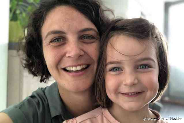 Slechts met twee na scheiding, maar daarom niet minder gelukkig: Nathalie (37) en dochtertje Manon (6) verkozen tot ‘Gezin van het jaar’