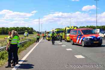 Auto te water op de A7 bij Wijdewormer