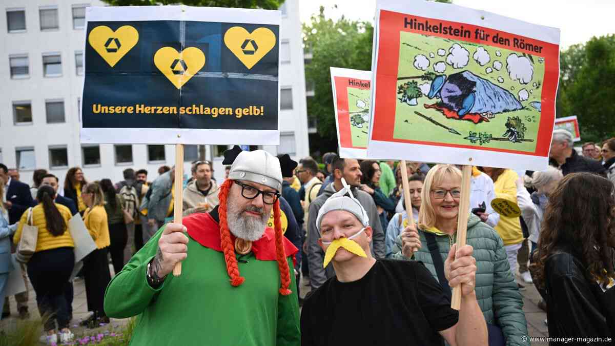 Commerzbank-Beschäftigte protestieren gegen mögliche Übernahme durch UniCredit