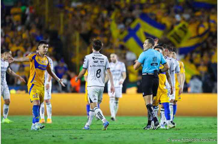 Audios del VAR en el Tigres vs Necaxa exhibe a Comisión de Arbitraje