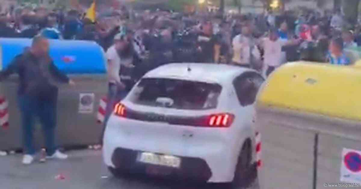 Auto rijdt in op menigte bij kampioenswedstrijd Barcelona, meerdere gewonden