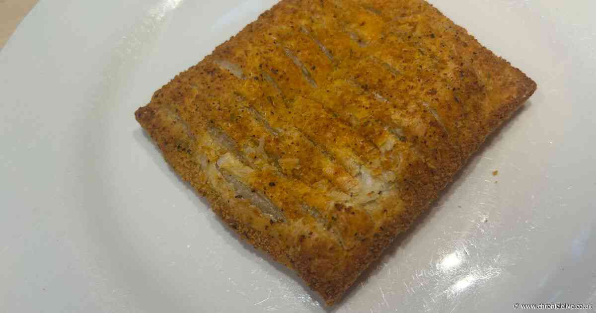 I tried the new Greggs Red Pepper, Feta and Spinach Bake and its not like anything they've ever done