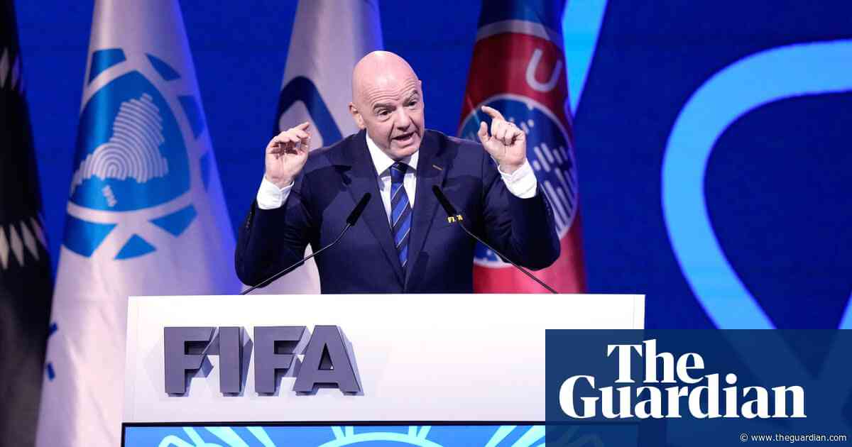 Delegates walk out of Fifa congress after Infantino arrives late from Trump trip