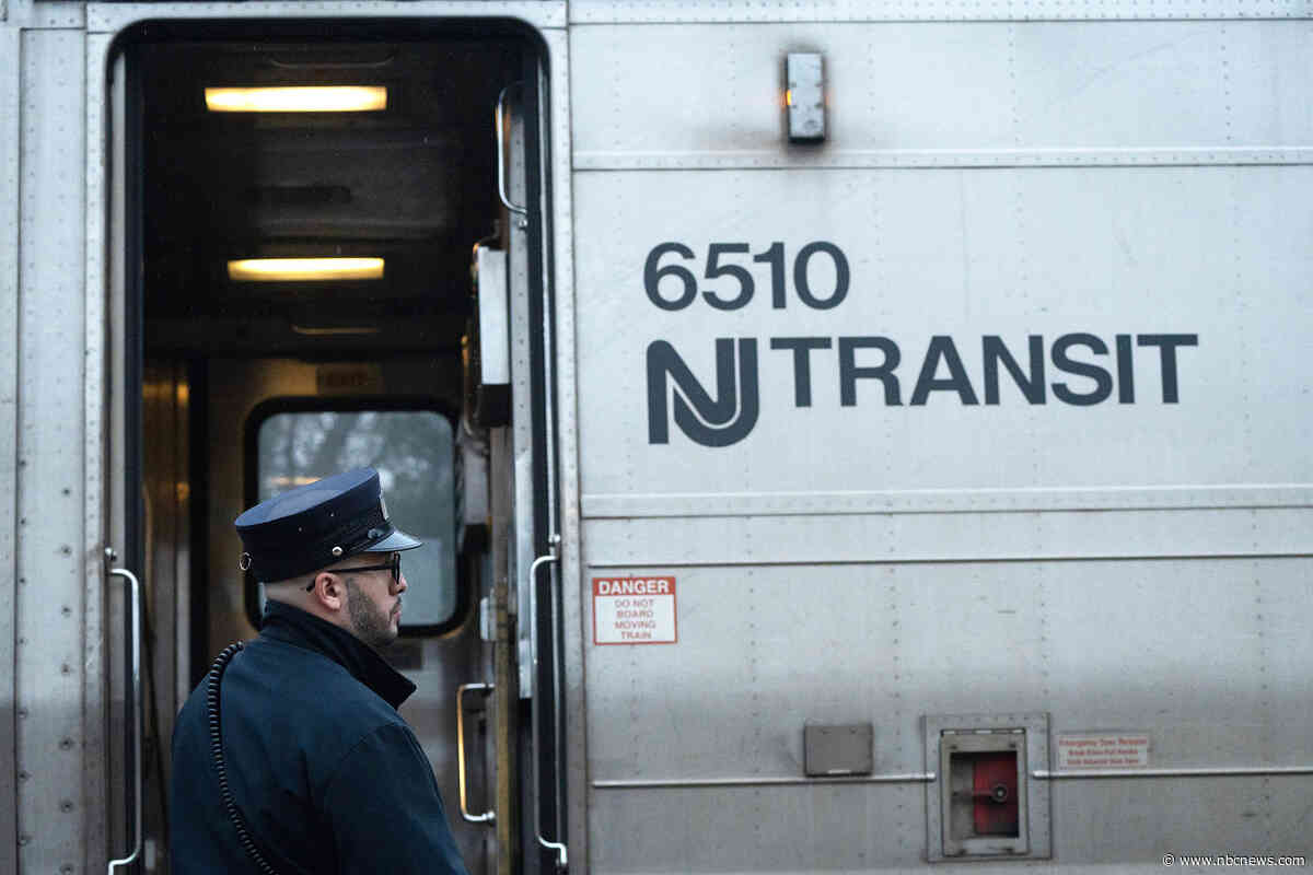 New Jersey Transit engineers, trainmen strike, stranding potentially 350,000 commuters