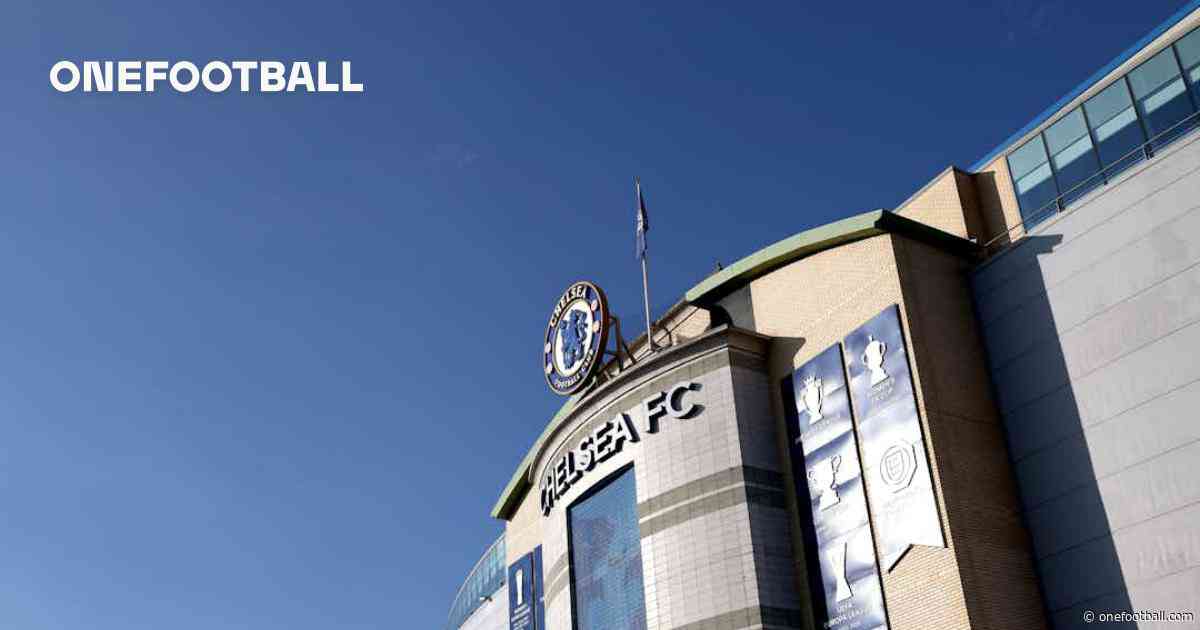 🎥 Chelsea unveil new home shirt featuring a couple of London legends 🎤