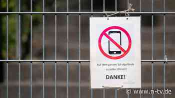 "Handys verhindern Bewegung": Bremen verbietet Handys an Schulen
