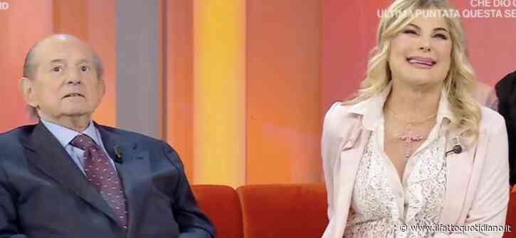 “Ti suona il sedere”: Giancarlo Magalli interrompe Patrizia Pellegrino che racconta di Alberto di Monaco. La gag su RaiUno