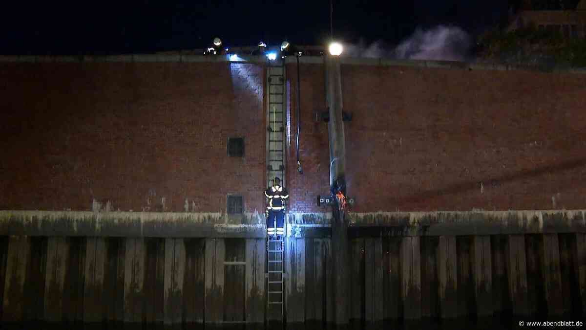 Dalben brennt im Binnenhafen – Löschen schwieriger als gedacht