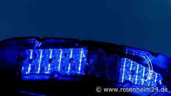 Motorradfahrer (†20) prallt in Oberbayern frontal in Auto und wird über Fahrzeuge geschleudert