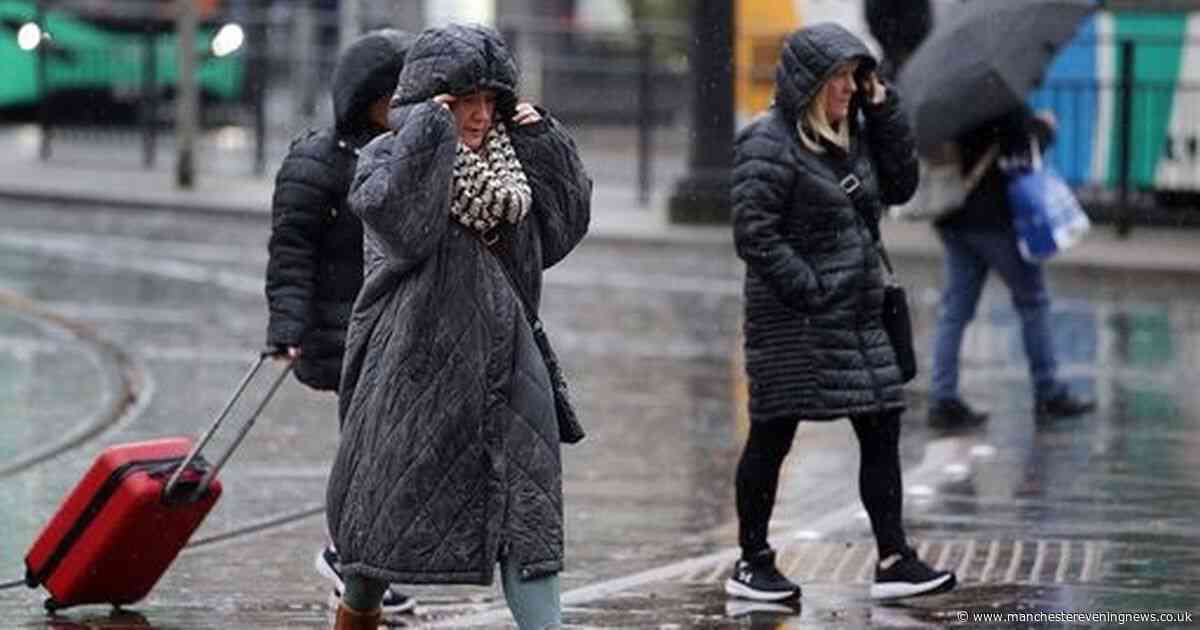 UK weather: Sunny Bank Holiday conditions to be followed by 'wall of rain'