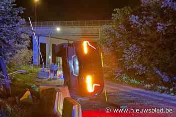 Bestuurder crasht op baan waar vorige zomer nog twee twintigers om het leven kwamen: “Reed te snel en had gedronken”